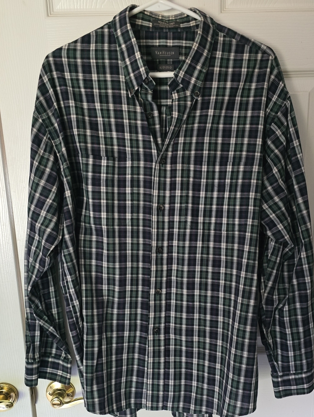 Van Heusen Checkered Button Down XL